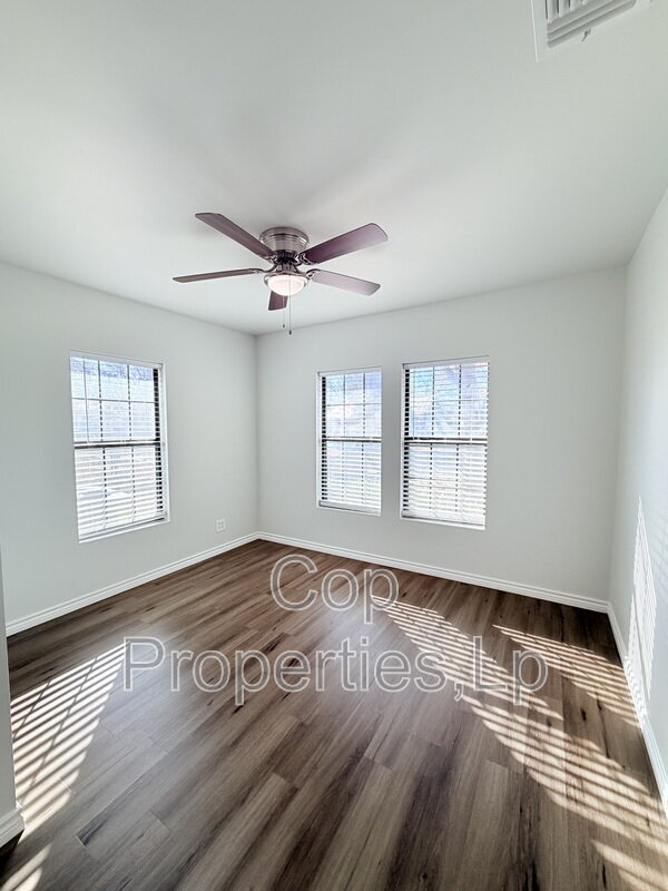 Building Photo - 255 Cumberland Rd