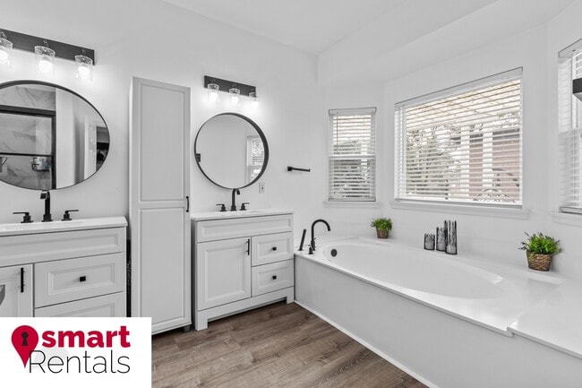 Building Photo - 944 Wellesley Pl Dr