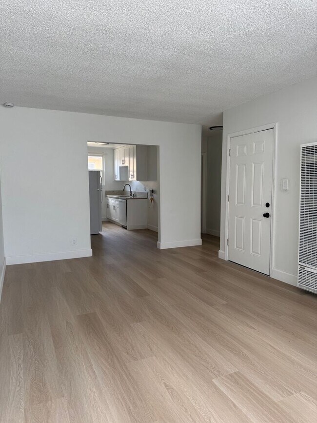 Building Photo - 835 W 165th Pl