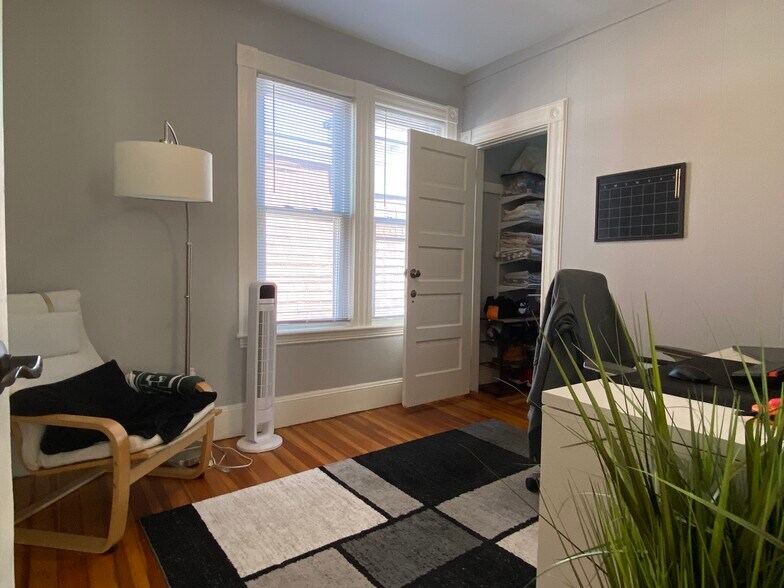Building Photo - 56 Mansfield St