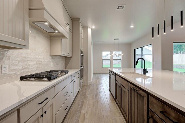 Building Photo - 4616 Maple Rdg Dr