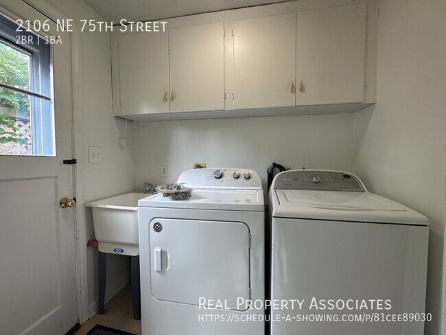 Building Photo - 2106 NE 75th St