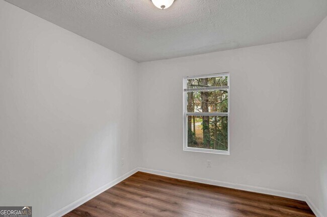 Building Photo - 1903 Whitehall Forest Ct SE