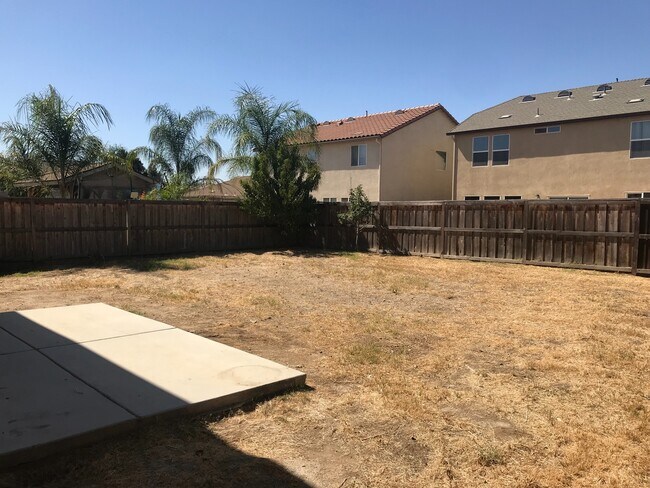 Building Photo - Now Available – 4 Bedroom Home with Loft i...