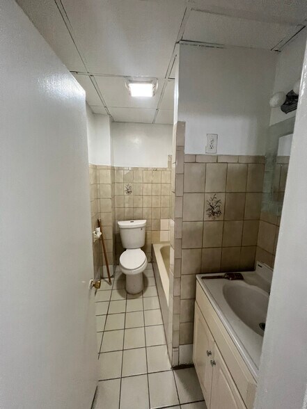 Building Photo - 45 Mozart St