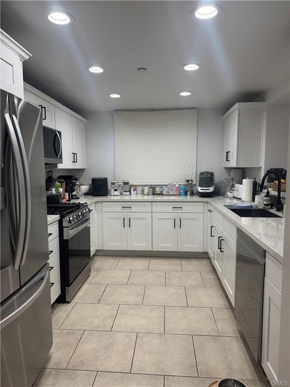 Building Photo - 305 Arnaz Dr