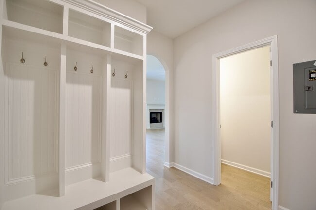 Building Photo - Brand New Hugston Home Near Lee Scott Acad...