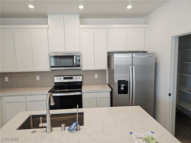 Building Photo - 187 Vanhoy Ave