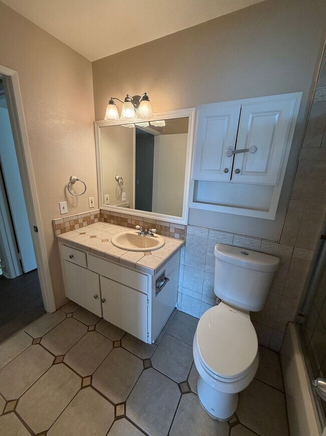 Building Photo - 941 Pinyon Ct