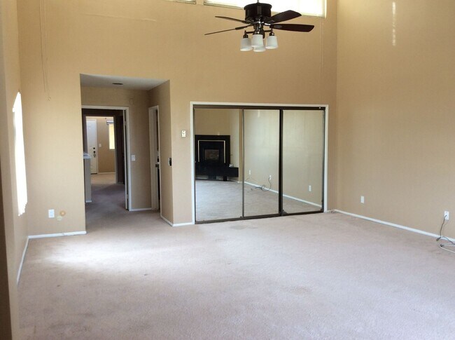 Building Photo - Huge White water condo at Fletcher Cove Solana Beach