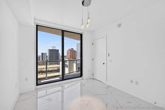 Building Photo - 100 E Las Olas Blvd