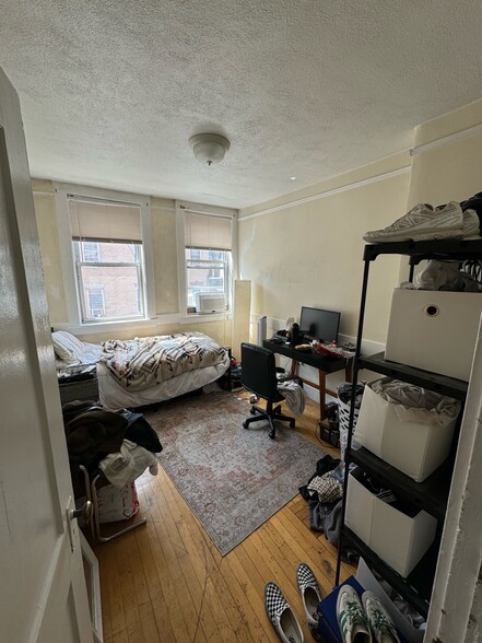 Building Photo - 161 Endicott St