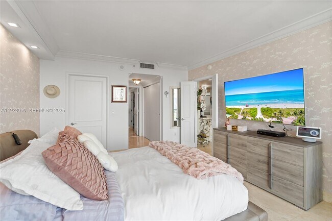 Building Photo - 3350 SW 27th Ave