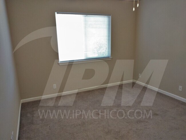 Building Photo - 583 Morgan Dr