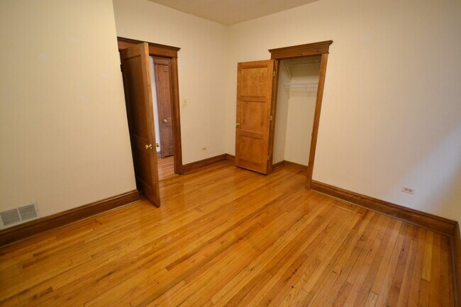 Building Photo - 3122 N California Ave