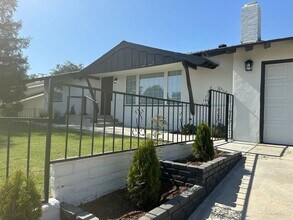 Building Photo - 3+2 RENOVATED W/Drive-Through Garage!