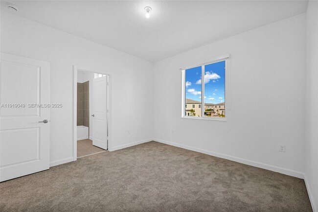 Building Photo - 1400 SE 6th Rd