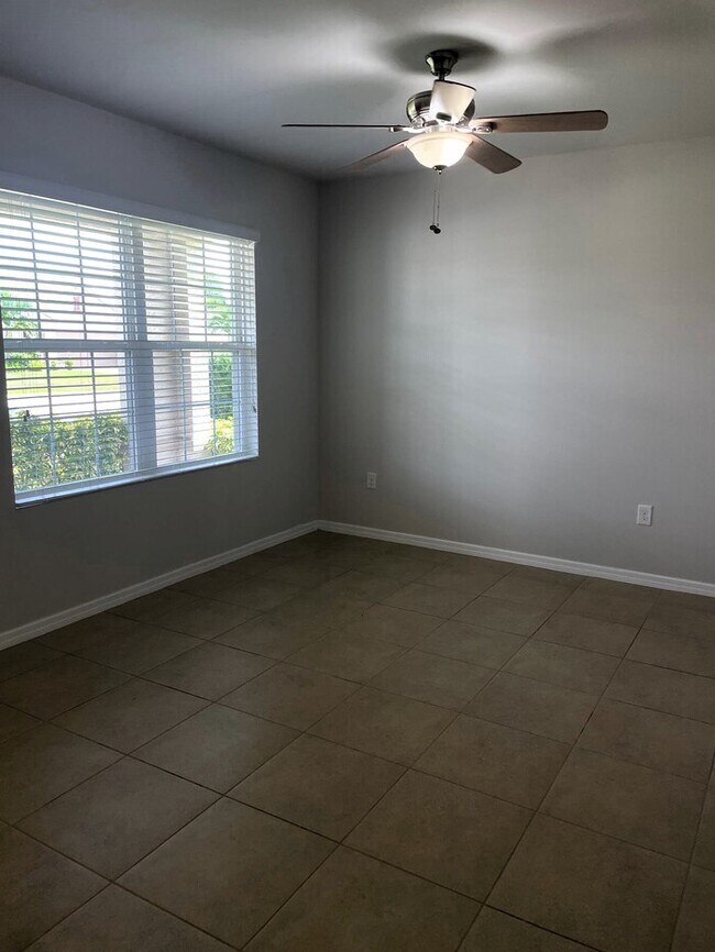 Building Photo - NE Cape Coral Single Family Home