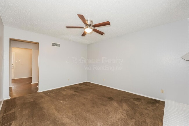 Building Photo - 5905 Shadydell Dr