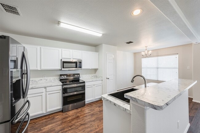 Building Photo - 7500 Lazy Spur Blvd