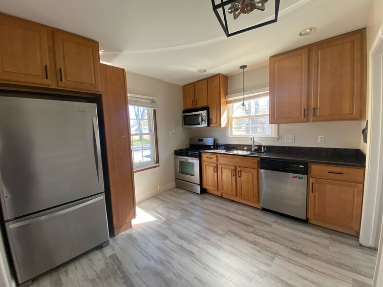 Building Photo - 8956 W Delaware Pky