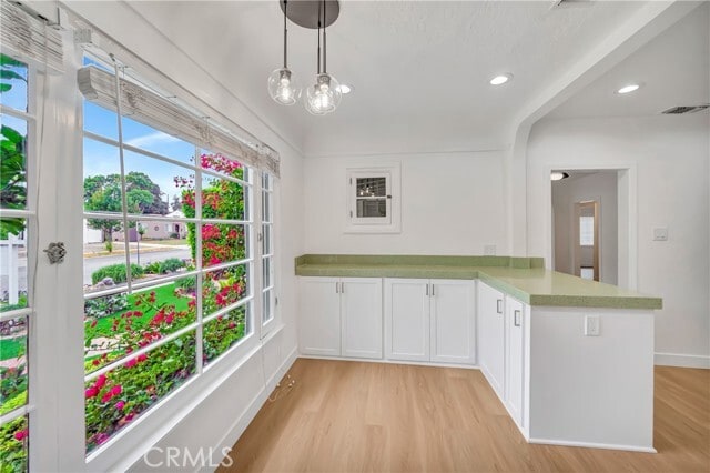 Building Photo - 546 S Beachwood Dr