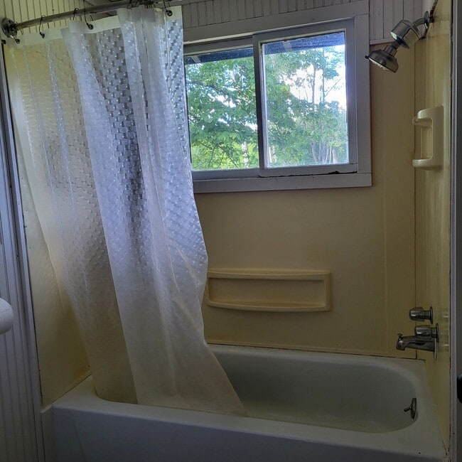 Building Photo - THREE BEDROOM HOME IN QUIET AREA IN CADILLAC