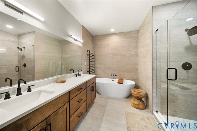 Building Photo - 441 W 7th St