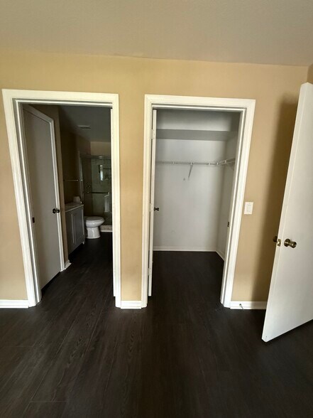 Building Photo - 8517 Island Breeze Ln