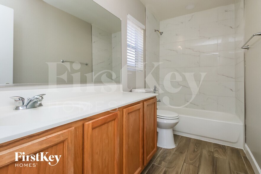 Building Photo - 11623 W Fooks Dr