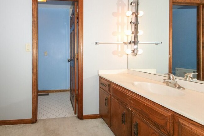 Building Photo - 4 Bedroom Carmel Home!
