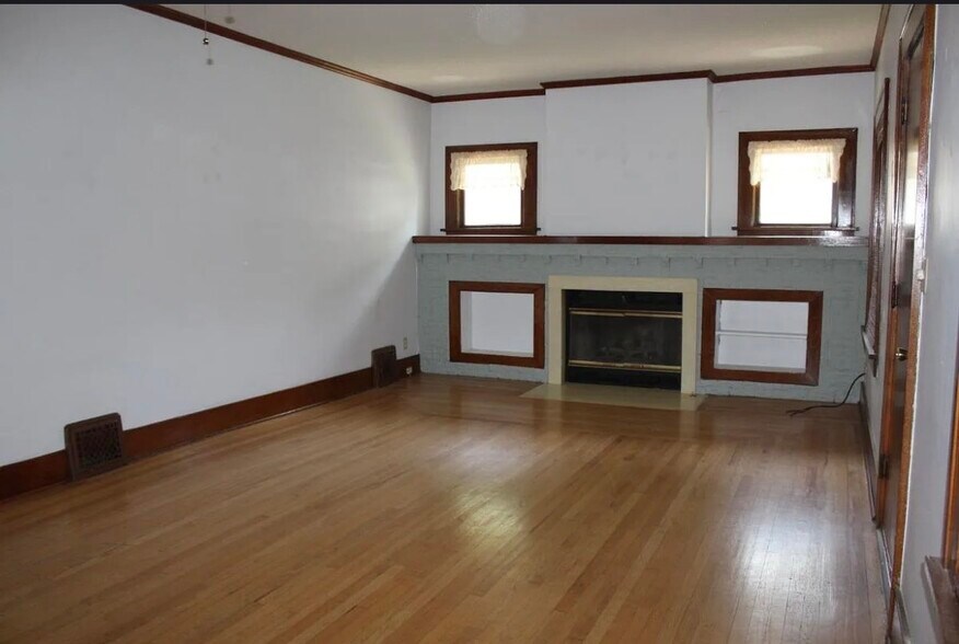 Building Photo - 363 N Vassar Ave