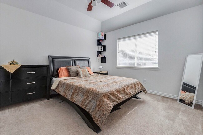 Building Photo - 26511 Cresent Cove Ln