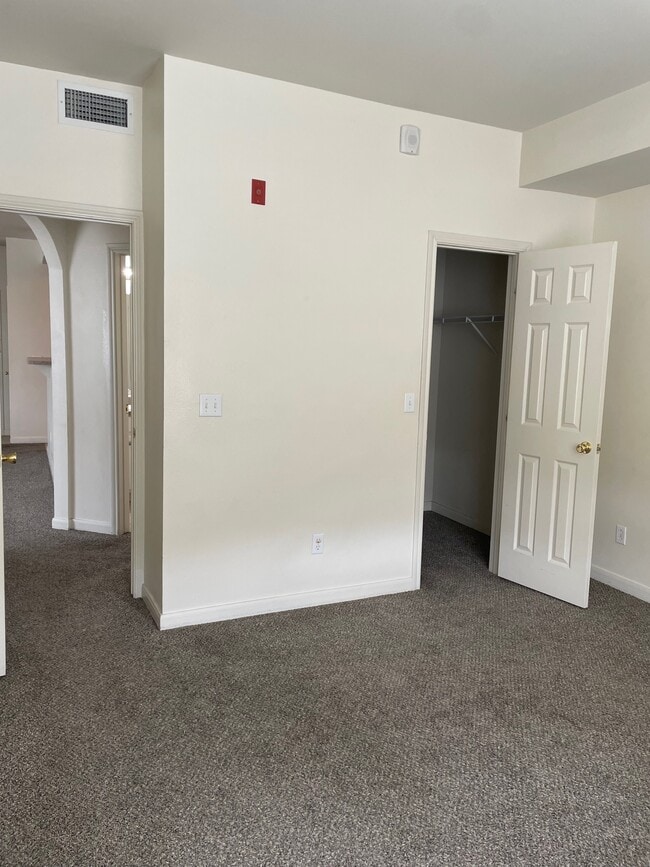 Building Photo - 12886 Ironstone Way