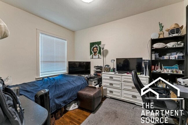 Building Photo - 1432 W Jonquil Terrace