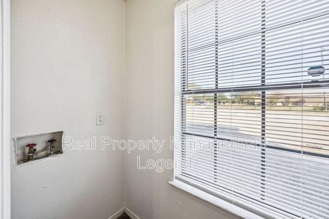 Building Photo - 8109 Silver Creek Rd