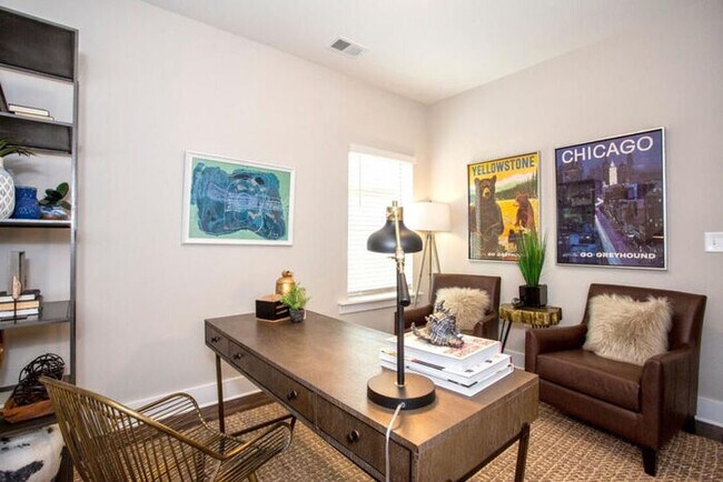 Building Photo - Ashfield w/ fenced yard