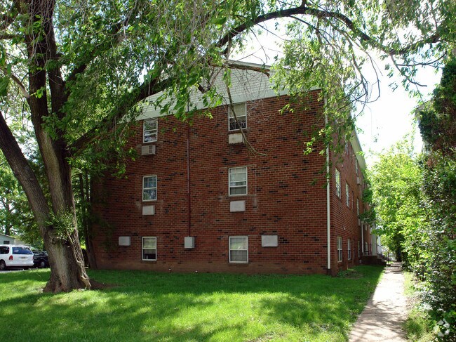 Building Photo - 822 Stanbridge Rd