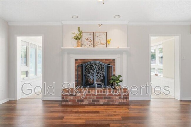 Building Photo - 210 Pine Grove Dr