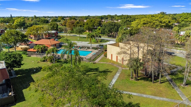 Building Photo - 22940 Oxford Pl