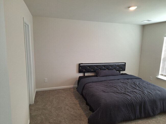 Building Photo - 725 Gatestone Ln