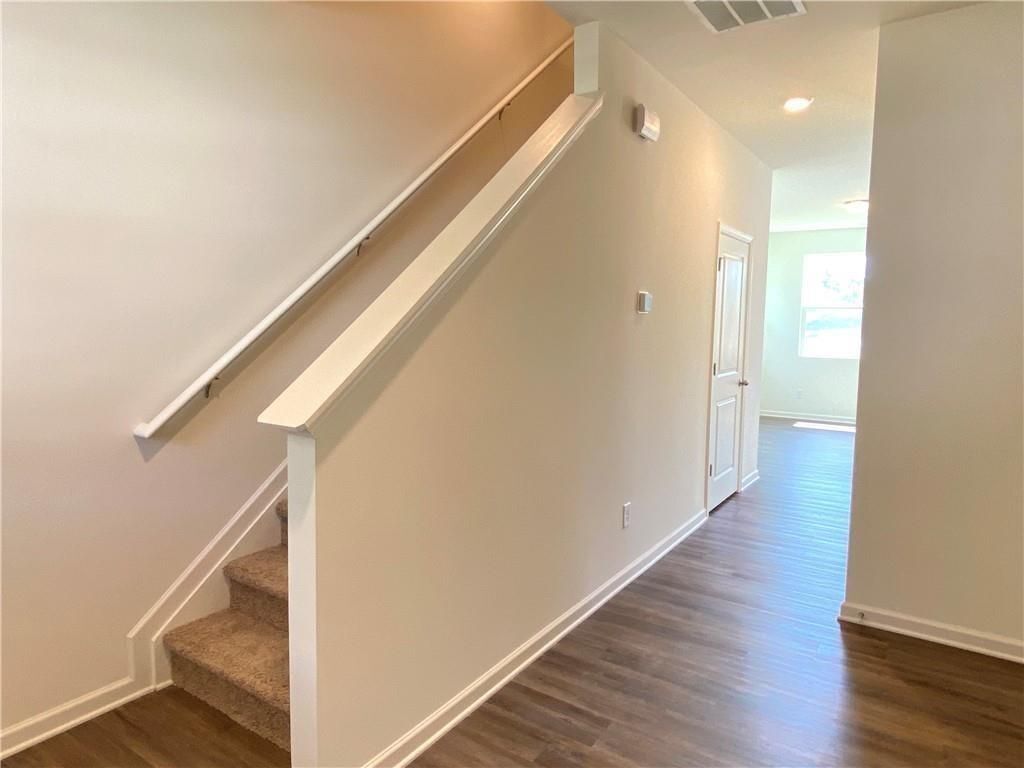 Building Photo - 239 Grand Central Wy