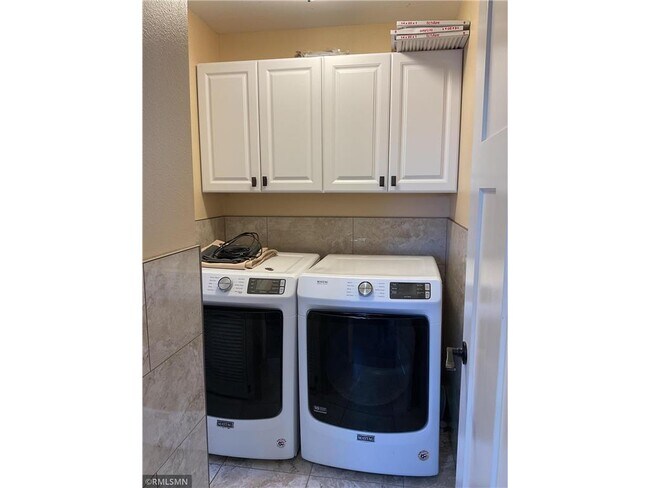 Building Photo - 28662 W Lake Dr