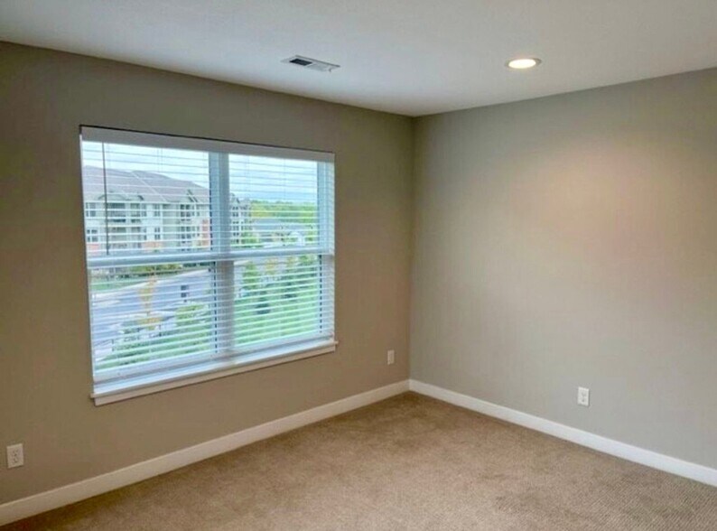 Building Photo - 6942 W 162nd Ct