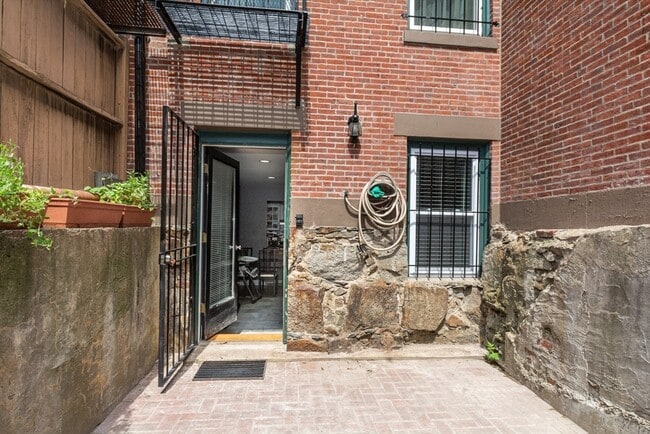 Building Photo - 78 W Concord St