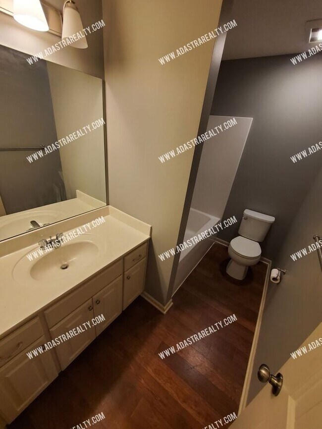 Building Photo - Beautiful Updated Townhome in Downtown KCK-Coming SOON!!