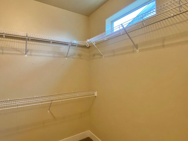 Building Photo - Single-Story Living! 3 BR - 2 BA with open...