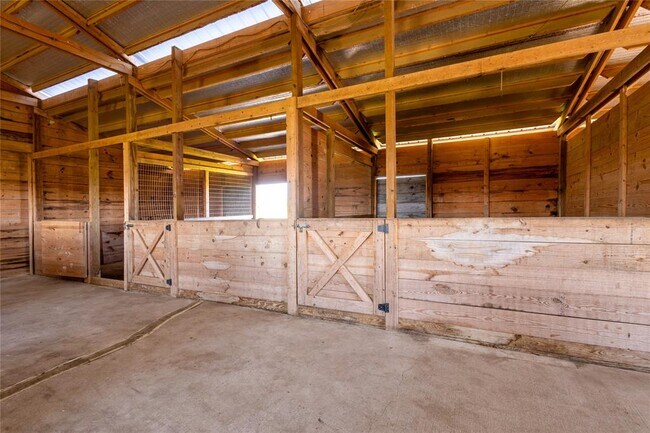 Building Photo - 330 Cross Ln