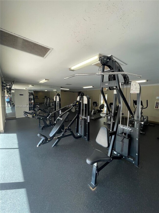 Building Photo - 1805 Sans Souci Blvd