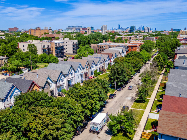 Building Photo - 6552 S Kenwood Ave